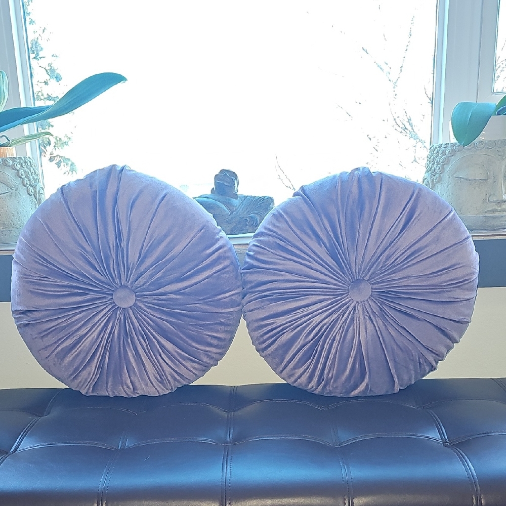 ●●Set of Two Purple Round Velvet Pillows NWOT●●